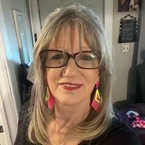 Meet your Posher, Denise